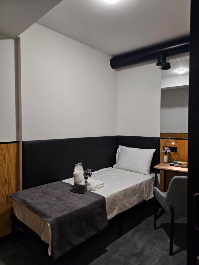 Orion Hostel Erévan Extérieur photo